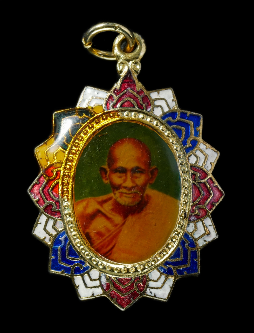 2569-01-21 (9)p.jpg - ล็อกเก็ตเข็มกลัด หลวงปู่ศุข วัดปากคลองมะขามเฒ่า อ.วัดสิงห์ จ.ชัยนาท เนื้อกะไหล่ทองลงยา หลังยันต์พระเจ้าห้าพระองค์ ล็อกเก็ตเก่าสวย สร้างน้อยหายาก น่าเก [..] | https://kamulet.in.th